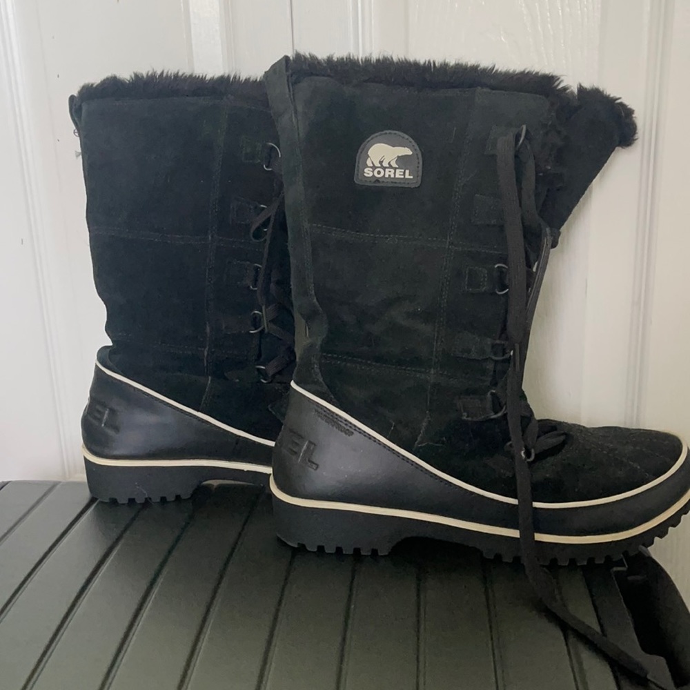 Sorel black fur waterproof lace boots